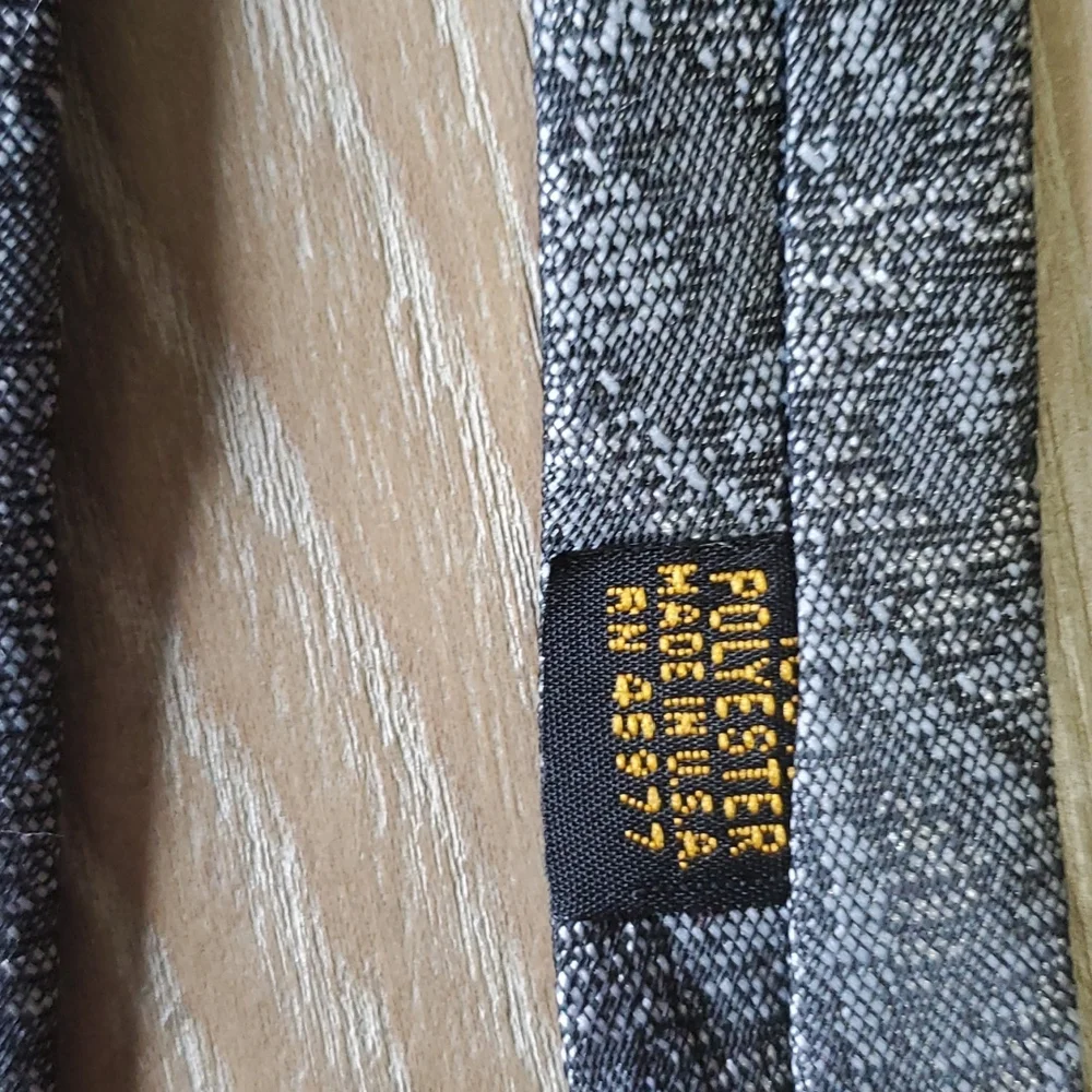 Vintage 1980's skinny gray tie - Picture 3 of 5